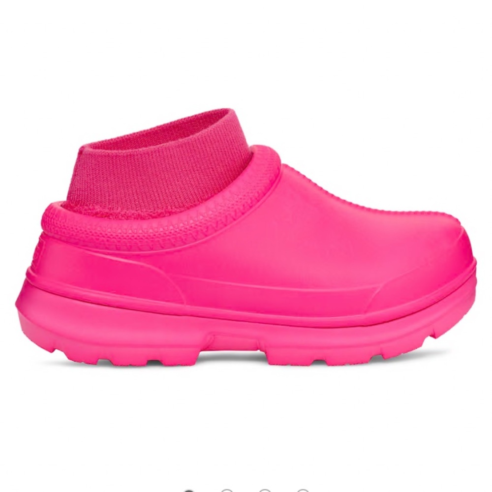 Women’s (or kids) Pink Slip-On Shoes, size 5